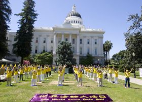 北加州庆大法日 州府祝贺 民众支持