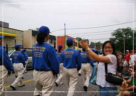 图7：来自台湾的陈女士是这次带天国乐团到尼亚加拉瀑布的校巴司机