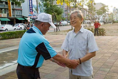 五套功法义务教功，民众当场学炼