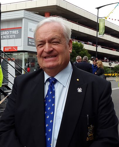 黑镇市议员托尼（Councillor Tony Bleasdale OAM）先生