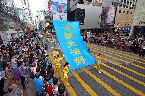 图4：越来越多世人明白“法轮大法好”！