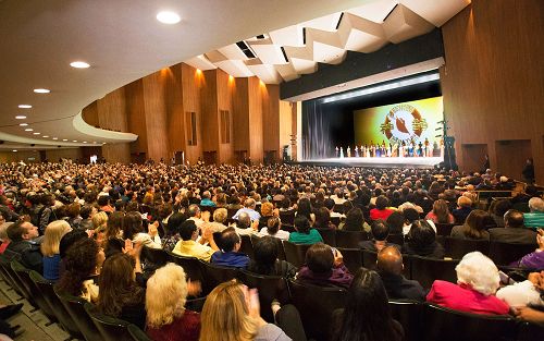 2016年3月20日，神韵纽约艺术团在洛杉矶长滩市（Long Beach）演出盛况。