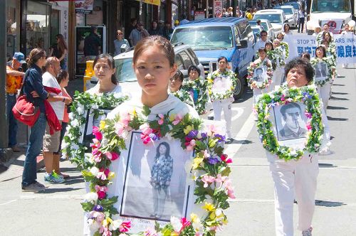 38 游行队伍在中国城唐人街游行