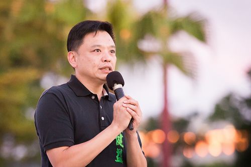 图8：台北市议员洪健益希望江泽民能早日绳之以法，接受审判。