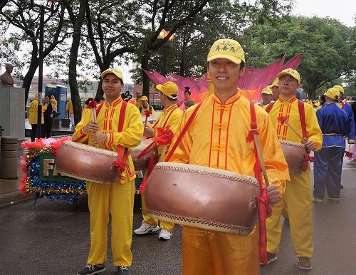 图：王同学从八个小时车程外的内布拉斯加州赶到芝加哥