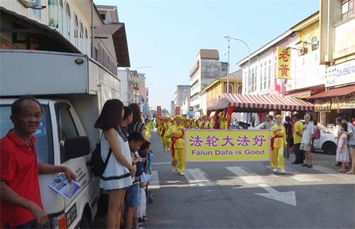 图1～3：二零一九年二月十日，大年初六，马来西亚法轮功学员选择在霹雳州首府怡保（Ipoh）举行己亥年第一场的新年游行，获得民众的欢迎。