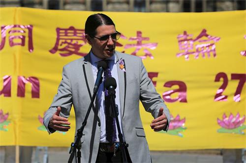 '图6：国会议员Robert-Falcon Ouellette'