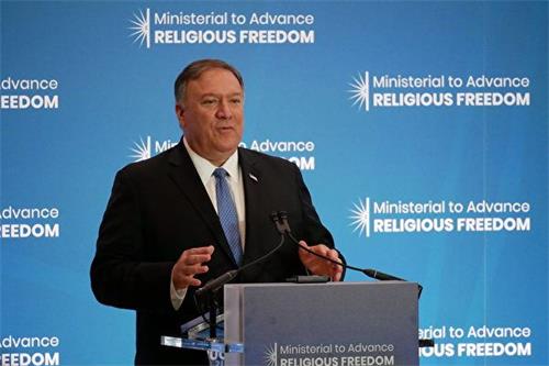 '图5：二零一九年七月十六日，美国国务卿蓬佩奥（Mike Pompeo）在国务院宗教自由会议上发言。'