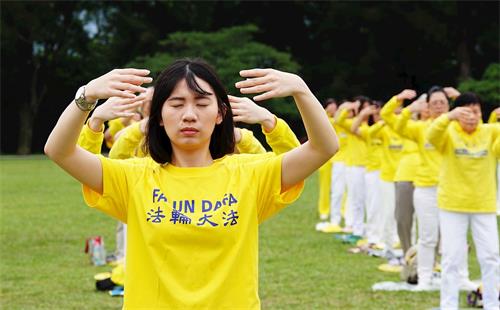 '图6：吕宛伦参与二零二零年五月二日龙潭石管局大草坪之庆祝活动。'