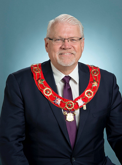 '图8：奥兰治维尔镇（Town of Orangeville）的桑迪·布朗（Sandy Brown）市长'