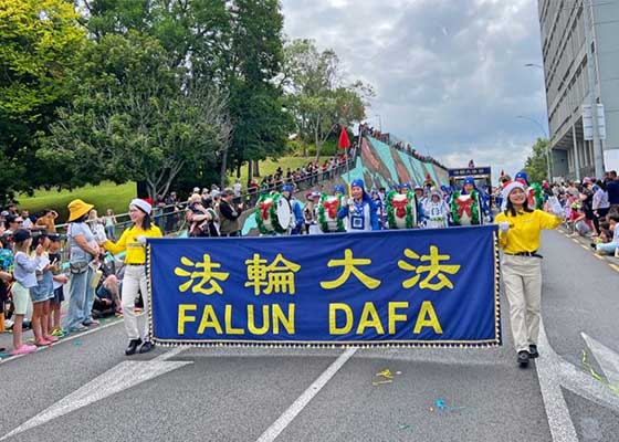 新西兰法轮功参加七场圣诞游行受欢迎