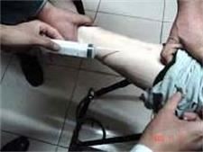 '酷刑演示：注射不明药物'